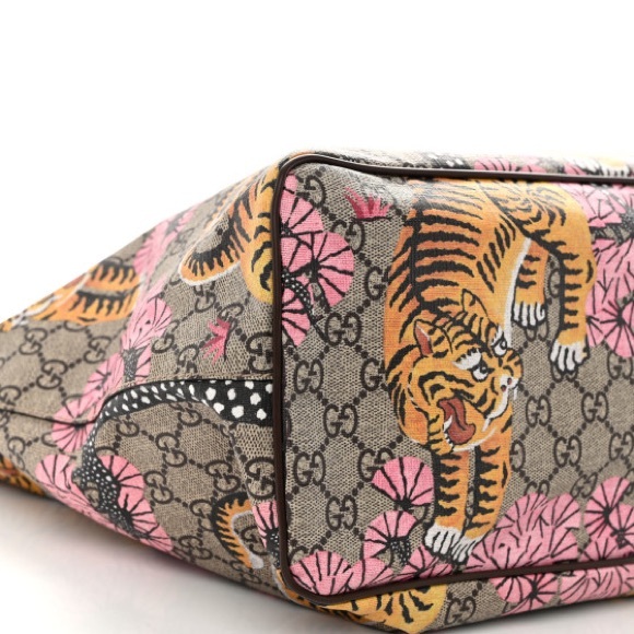 GUCCI 
Soft GG Supreme Monogram Bengal Medium Crossbody Tote Beige Pink - Picture 10 of 12